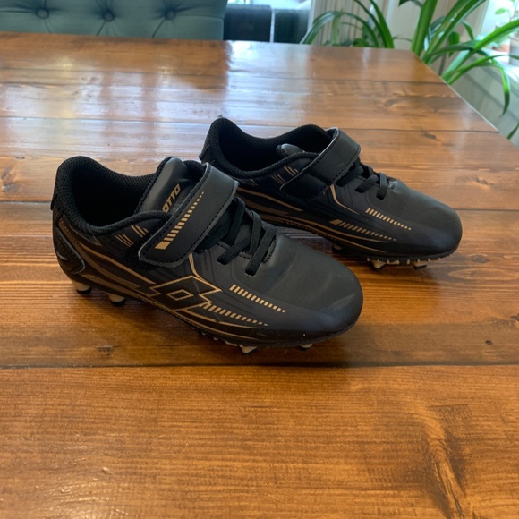 T13 soccer cleats ! - Picture 2 of 3